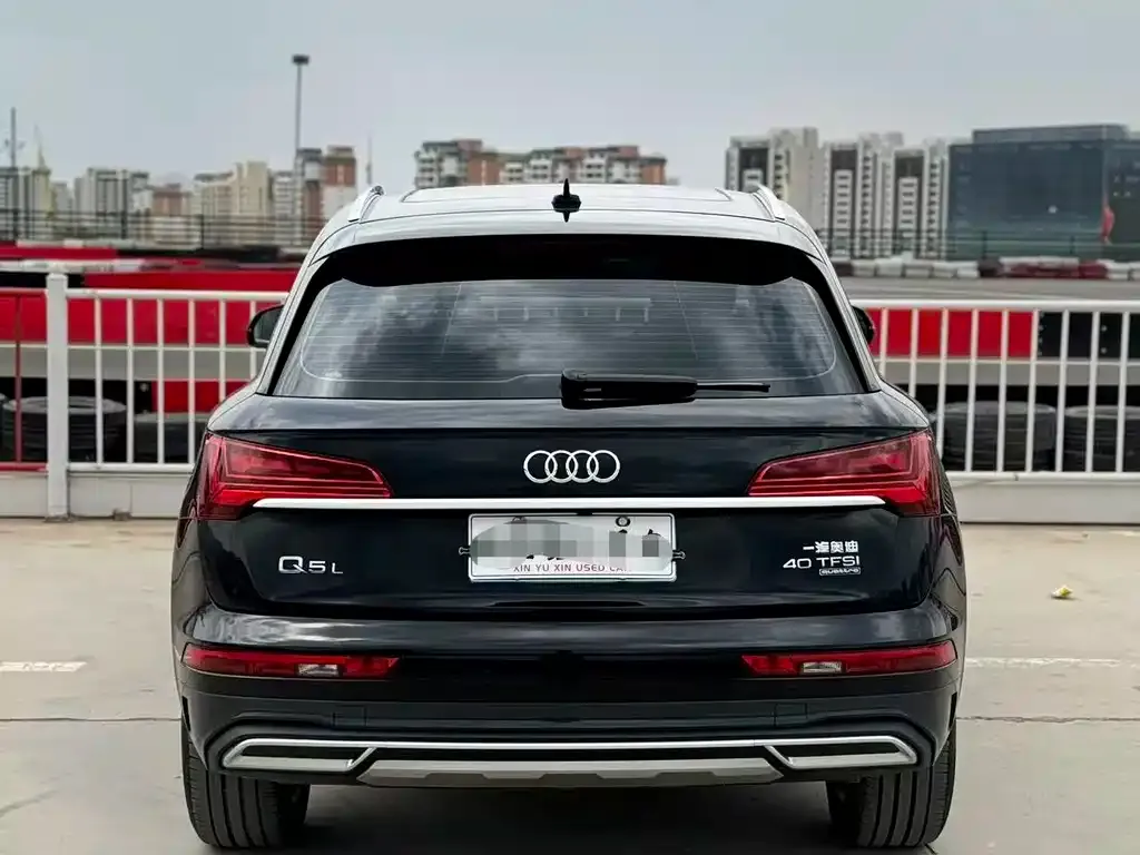 Audi Q5L — фото 10