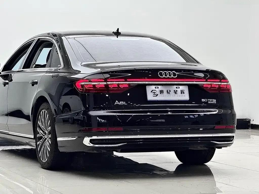 Audi A8 — фото 4