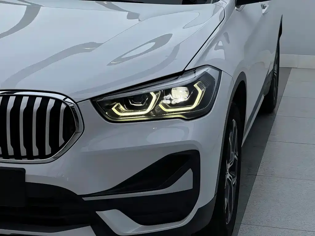 BMW X1 — фото 5
