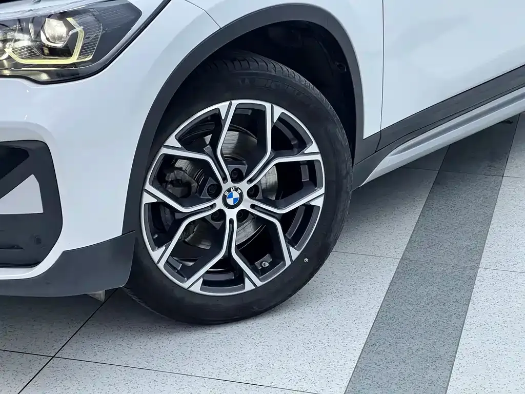 BMW X1 — фото 10