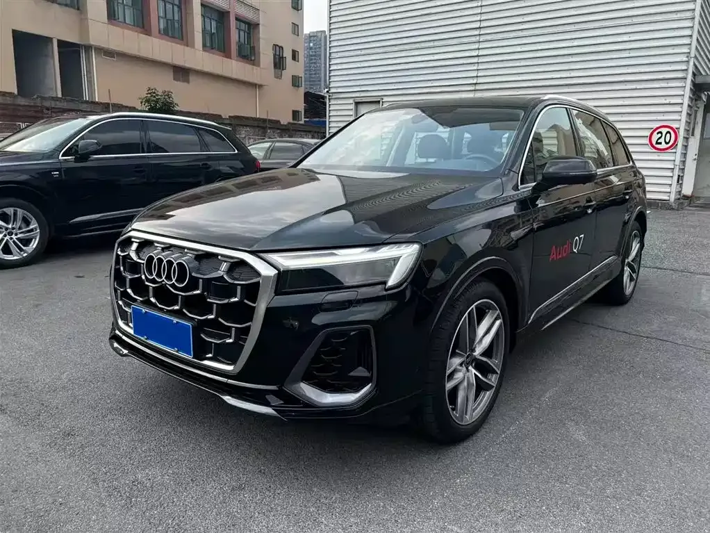 Audi Q7 2025 из CN, фото 1