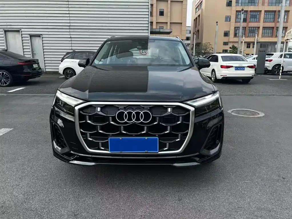Audi Q7 2025 из CN, фото 2