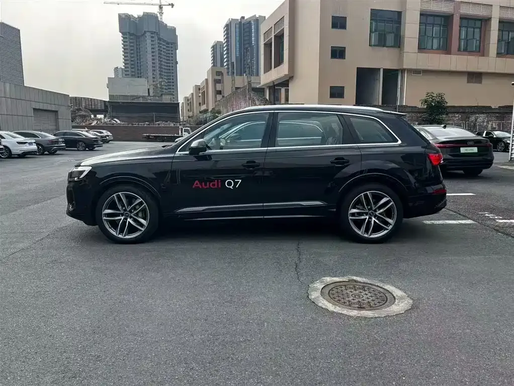 Audi Q7 2025 из CN, фото 4