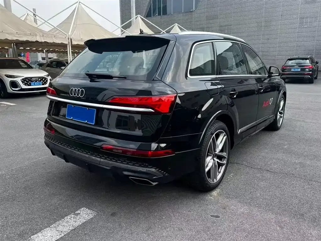 Audi Q7 2025 из CN, фото 10