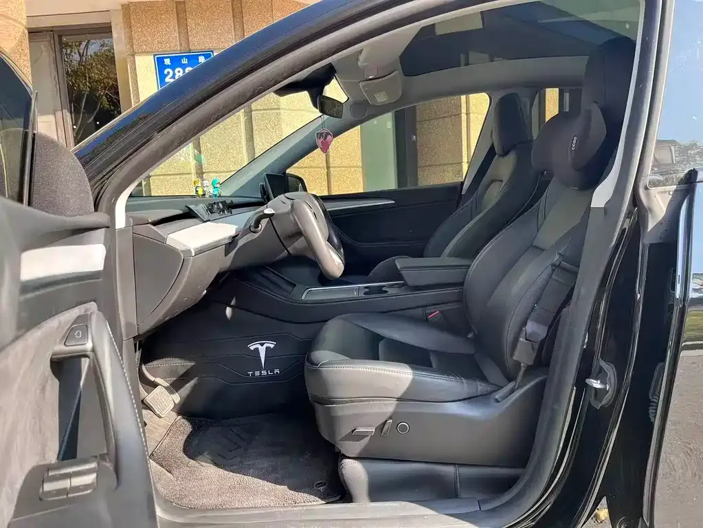 Tesla Model Y — фото 4