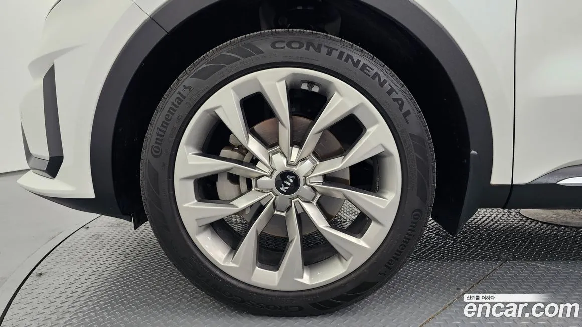 Kia Sorento — фото 9