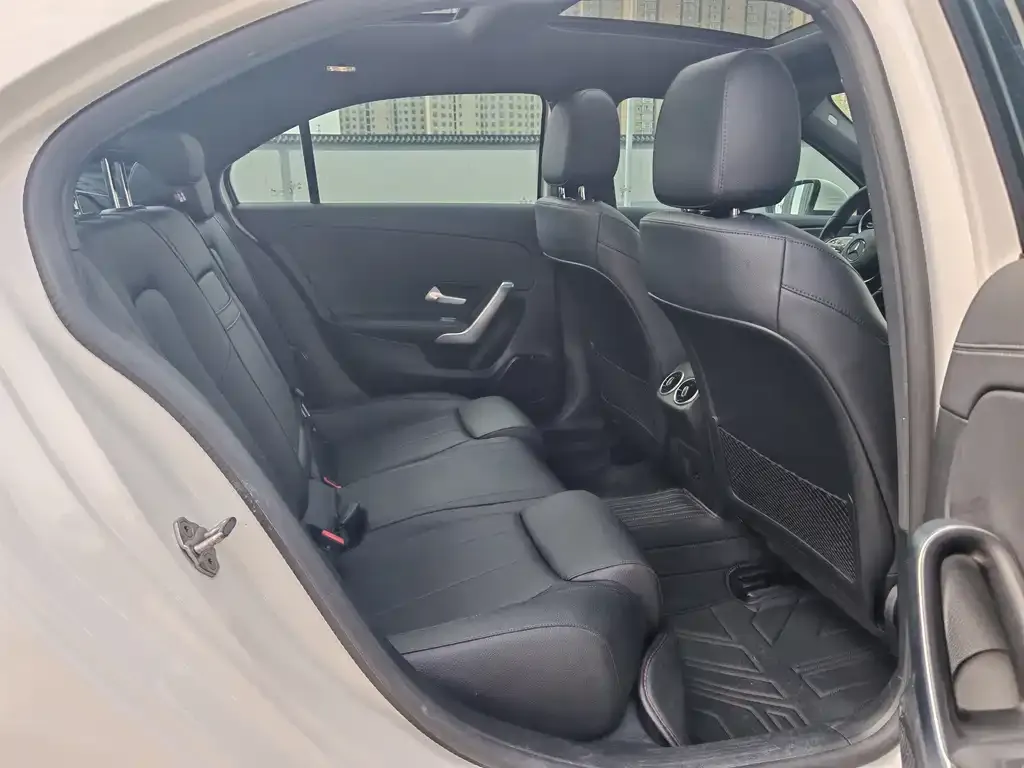 Mercedes-Benz A-Class 2023 из CN, фото 2