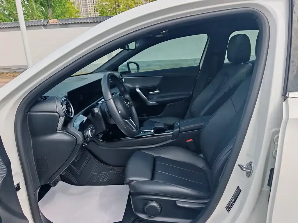 Mercedes-Benz A-Class 2023 из CN, фото 4