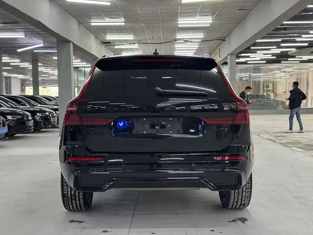 Volvo XC60 — фото 6