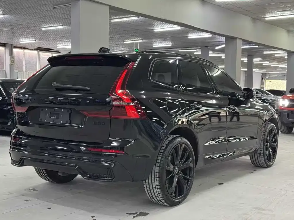 Volvo XC60 — фото 5