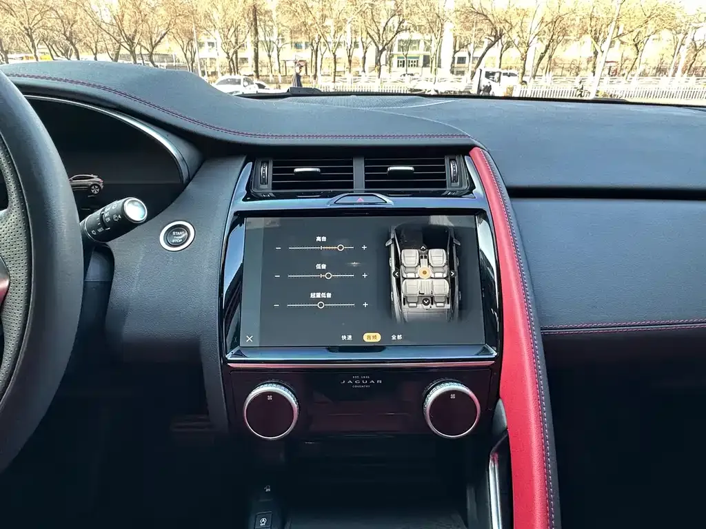 Jaguar E-PACE 2025 из CN, фото 2