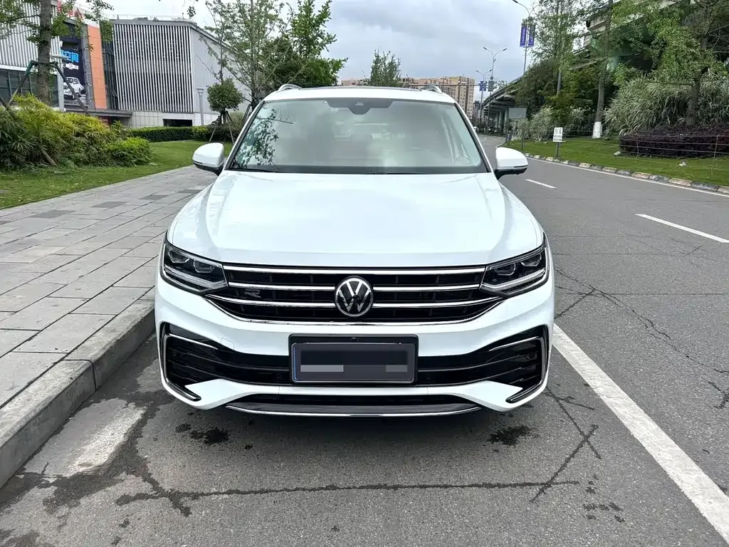 Volkswagen Tiguan L — фото 6