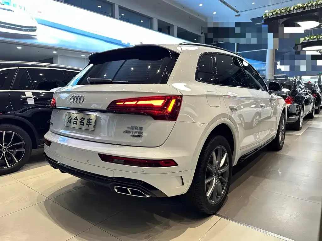 Audi Q5L — фото 3