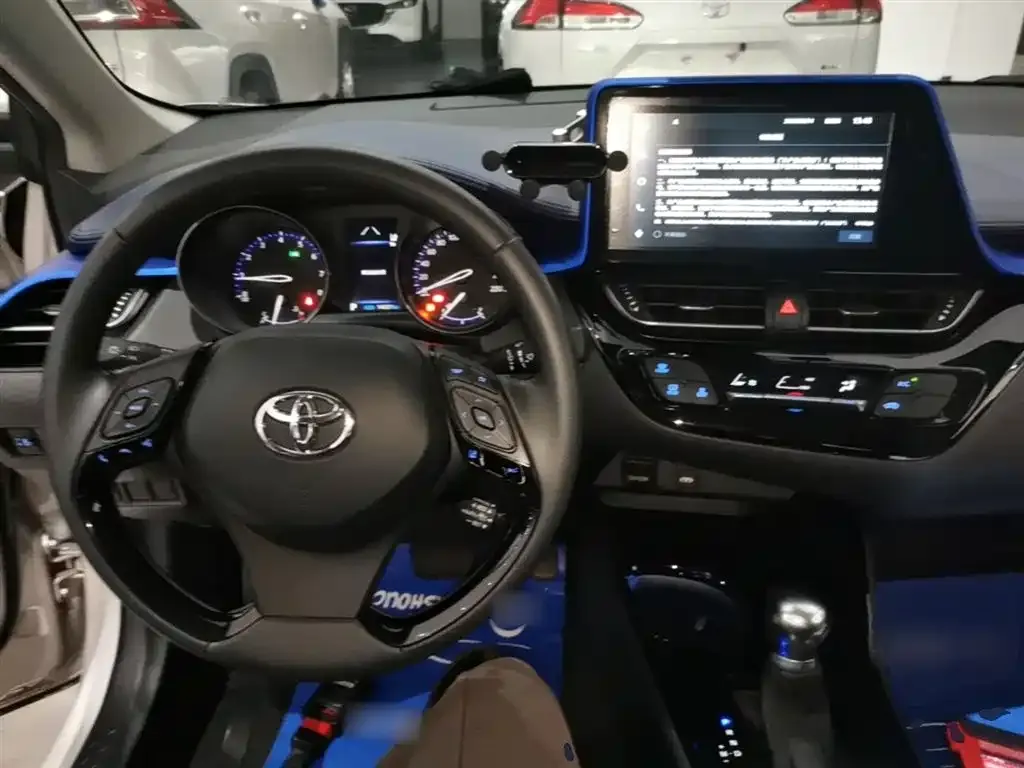 Toyota C-HR — фото 10