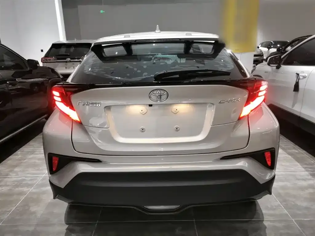 Toyota C-HR — фото 9