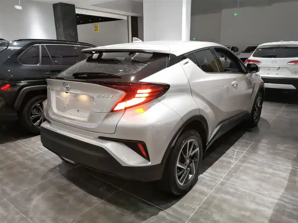 Toyota C-HR — фото 7
