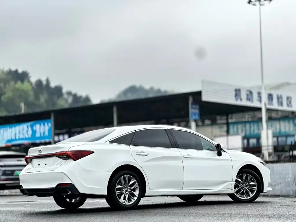 Toyota Avalon 2022 из CN, фото 2