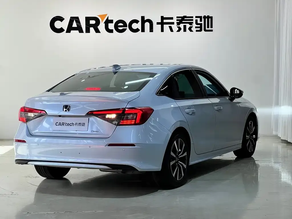 Honda Civic — фото 10