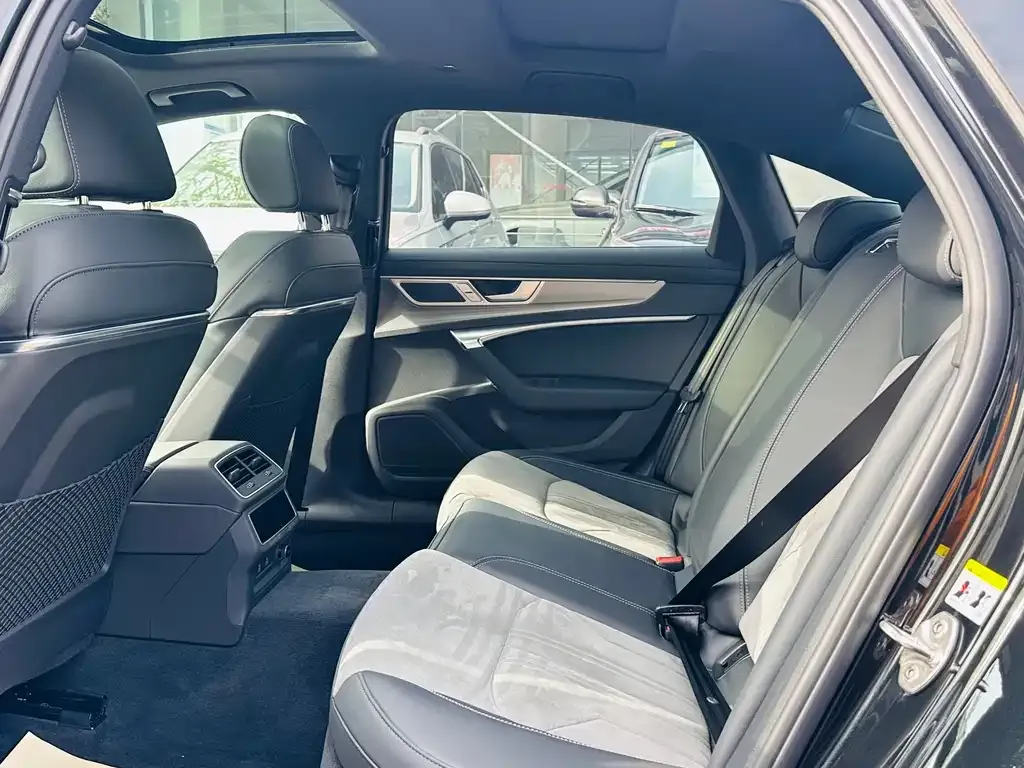 Audi A6L 2025 из CN, фото 8