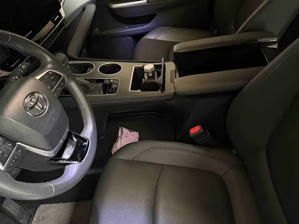 Toyota Sienna — фото 7