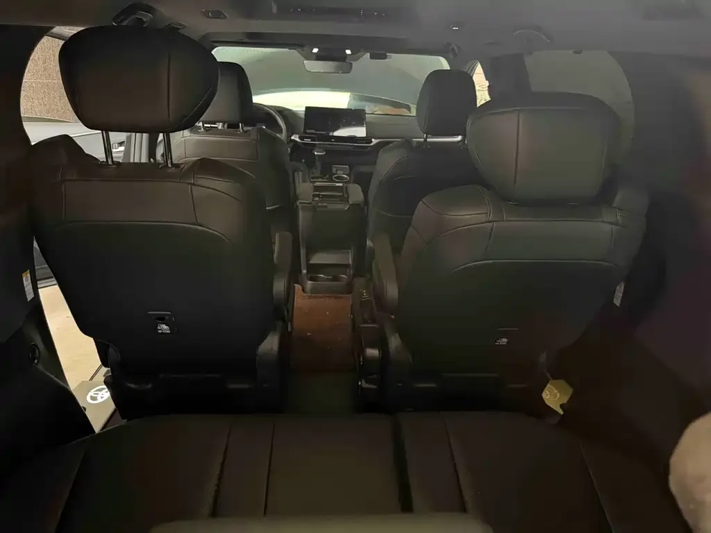 Toyota Sienna — фото 2