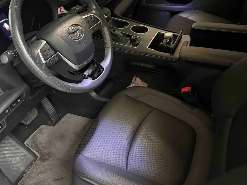 Toyota Sienna — фото 8