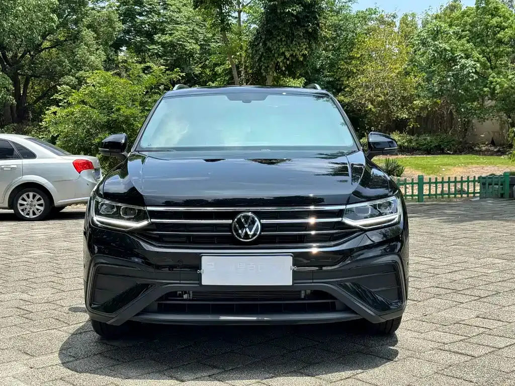 Volkswagen Tiguan L — фото 8