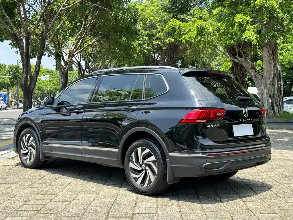 Volkswagen Tiguan L — фото 9