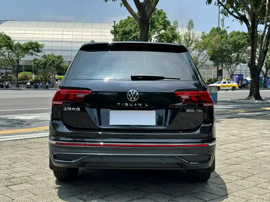 Volkswagen Tiguan L — фото 7