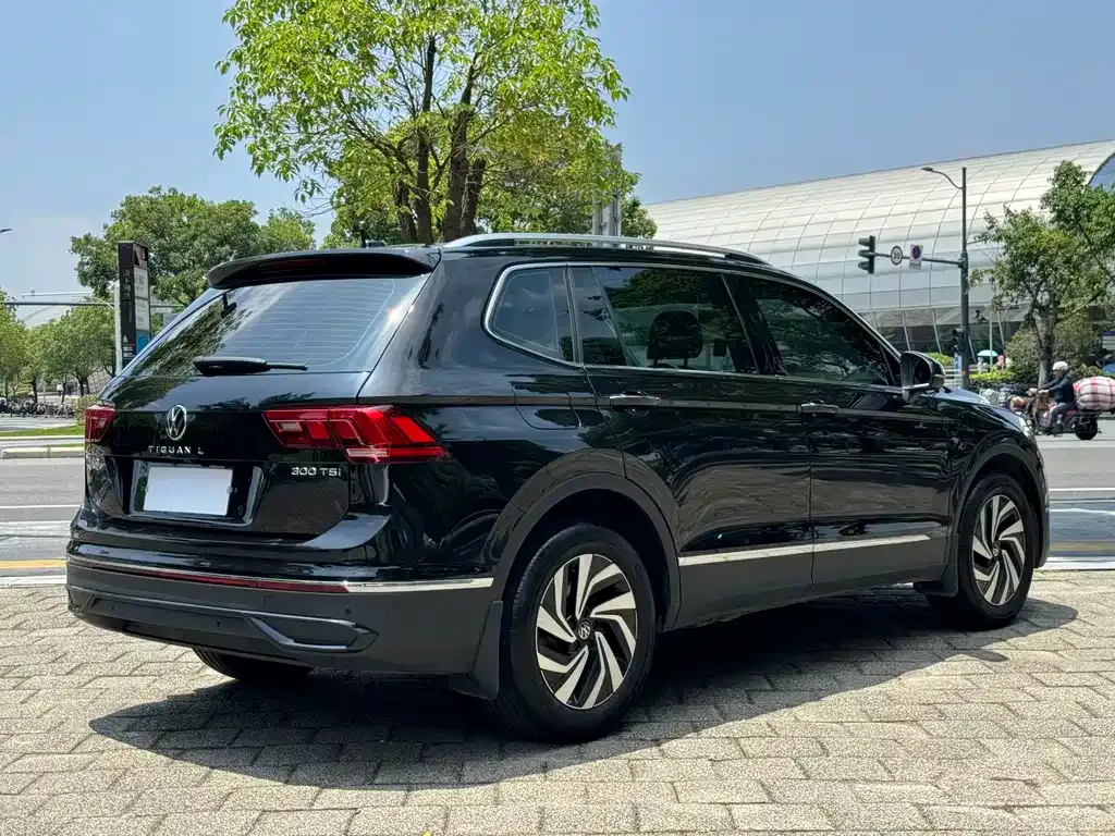 Volkswagen Tiguan L — фото 6