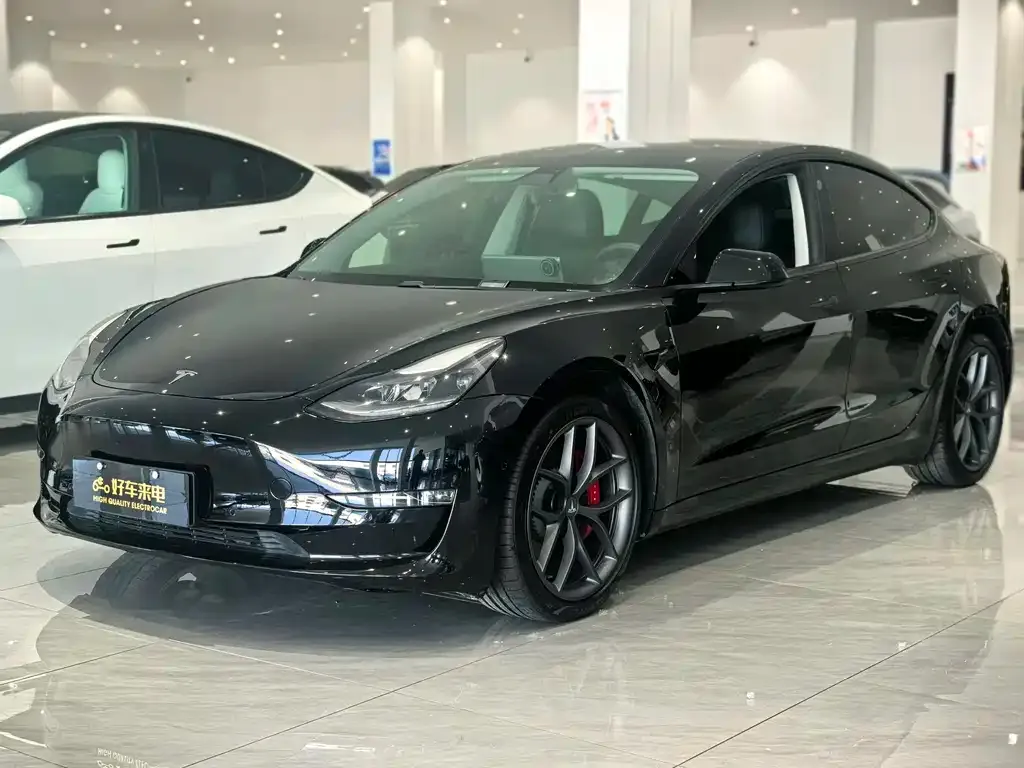 Tesla Model 3 — фото 1