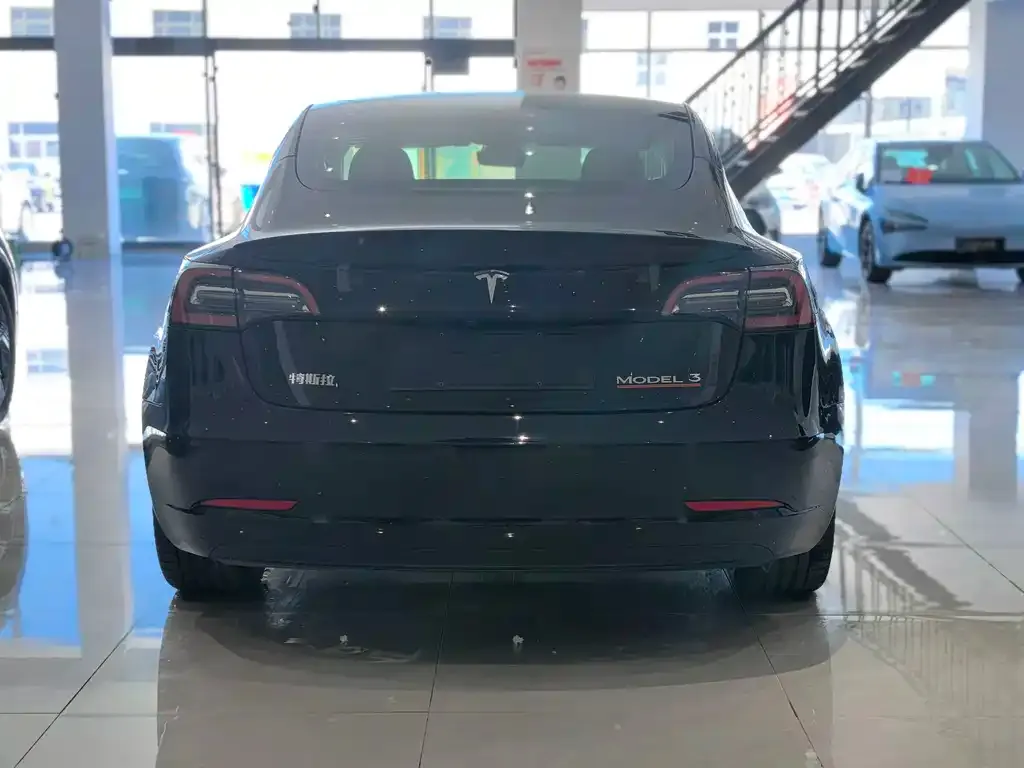 Tesla Model 3 — фото 5