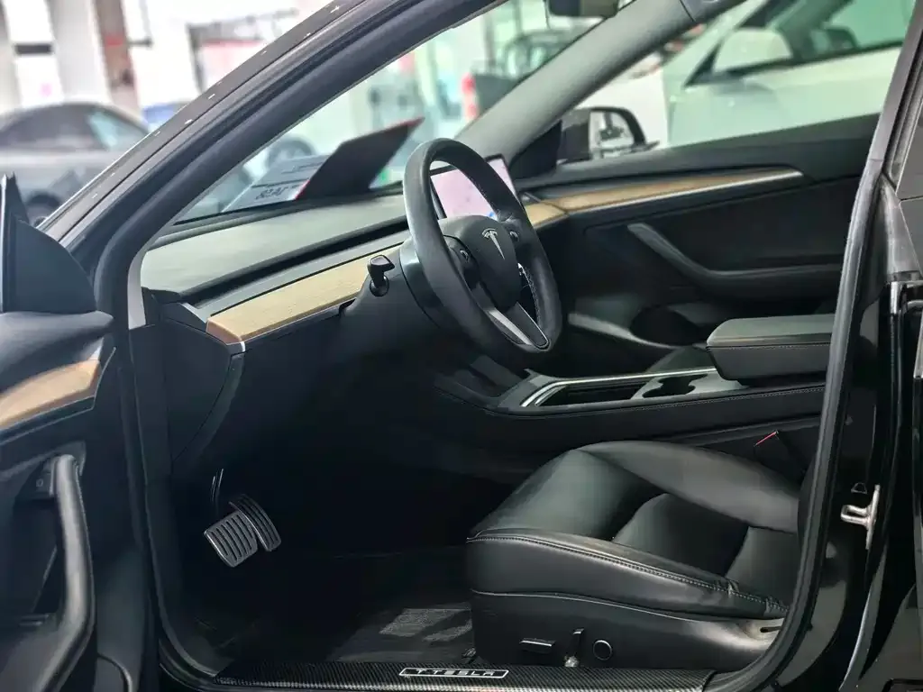 Tesla Model 3 — фото 6