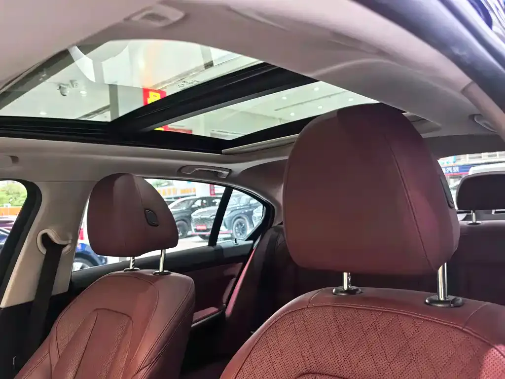 BMW 3 Series 2022 из CN, фото 2