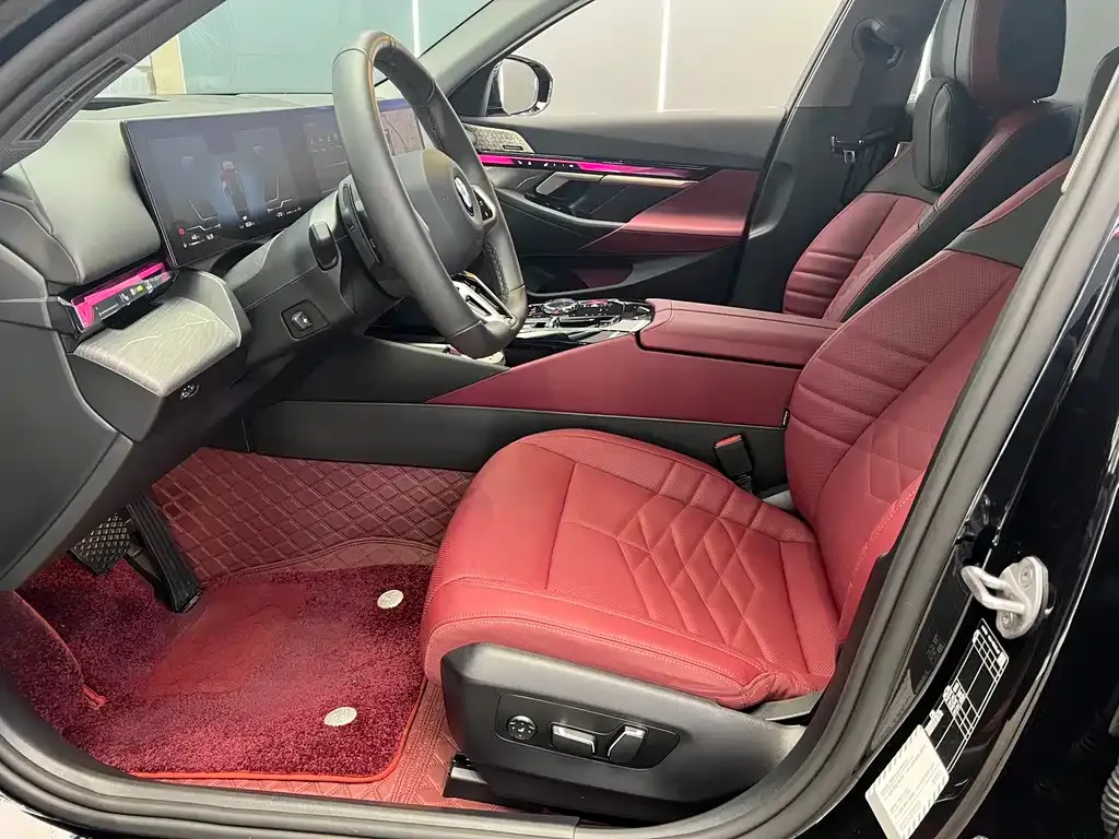 BMW 5 Series 2025 из CN, фото 8