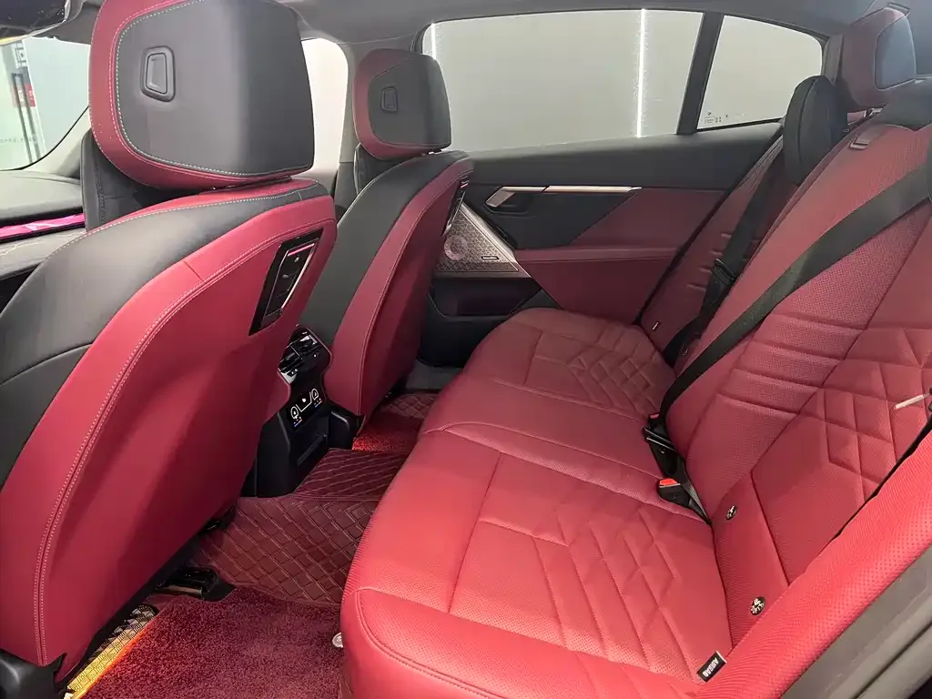 BMW 5 Series 2025 из CN, фото 3