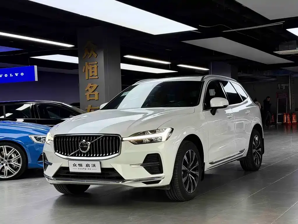 Volvo XC60 — фото 1