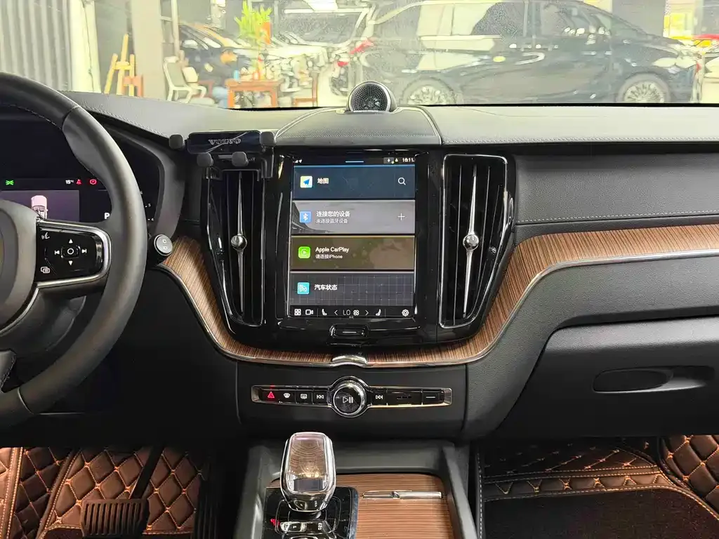 Volvo XC60 — фото 2