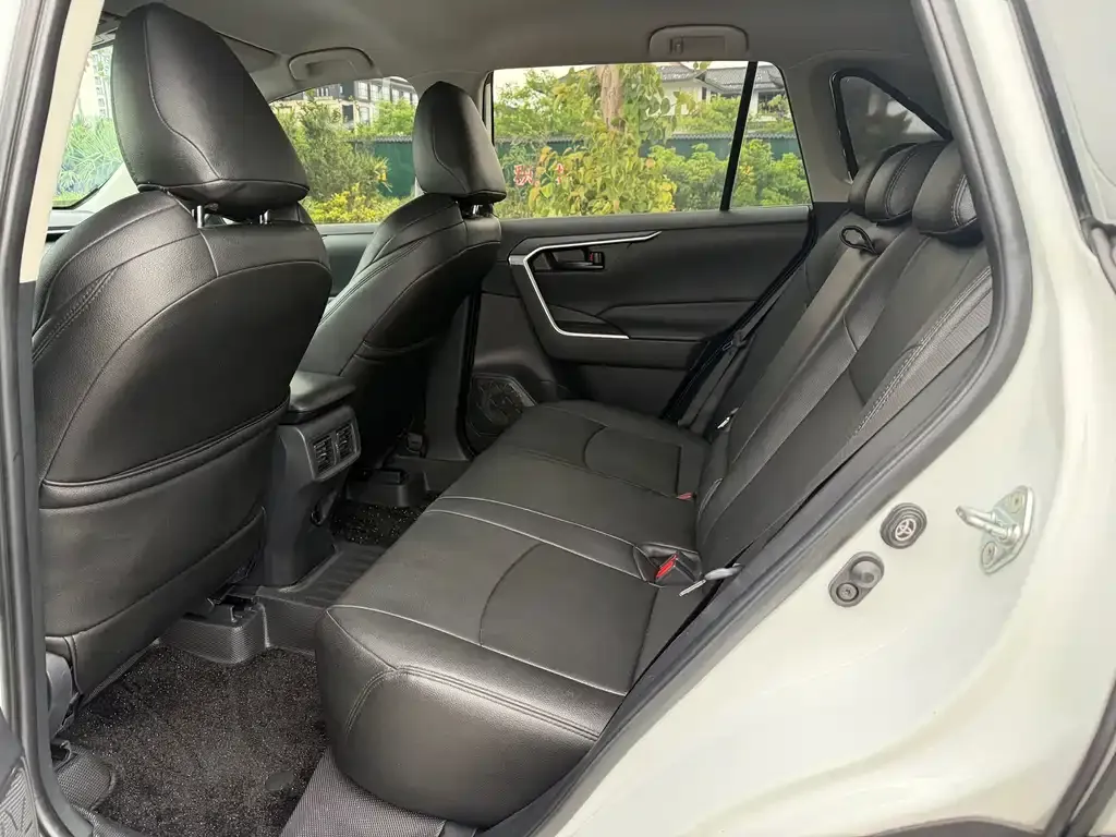 Toyota Wildlander 2023 из CN, фото 2