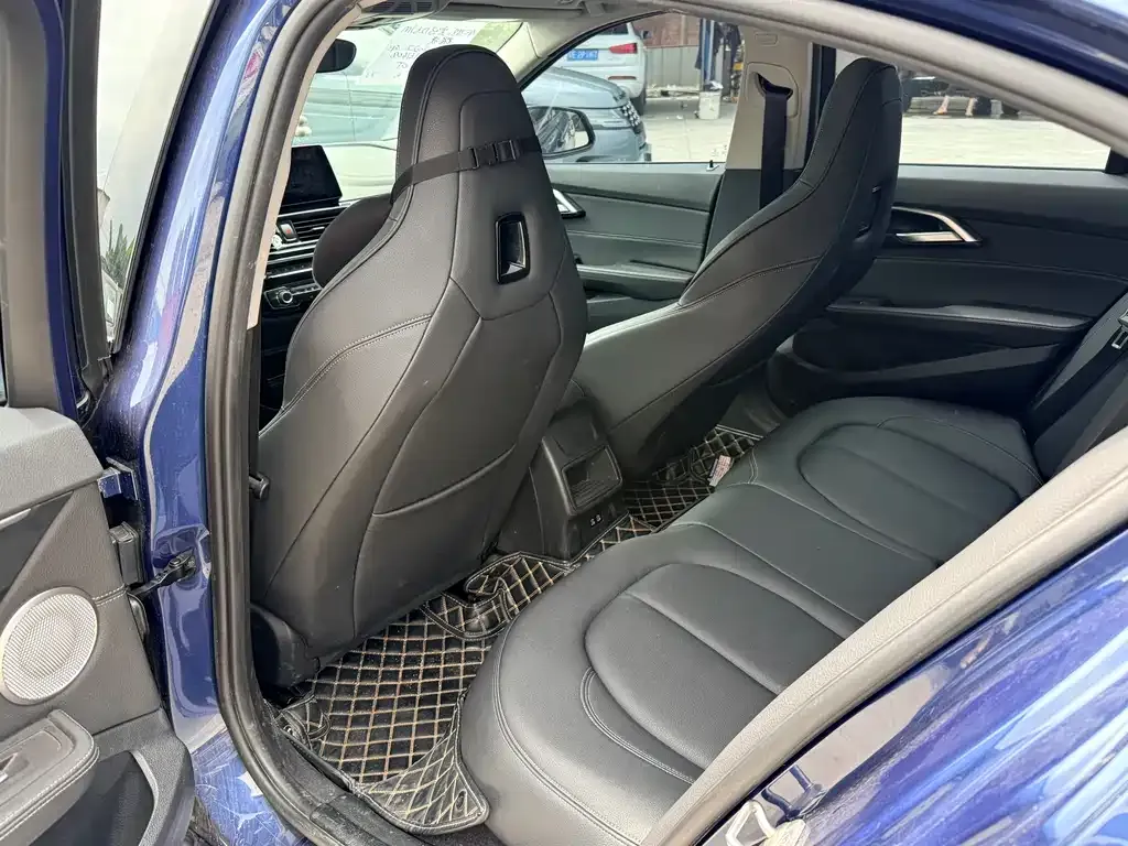 BMW 1 Series 2022 из CN, фото 4
