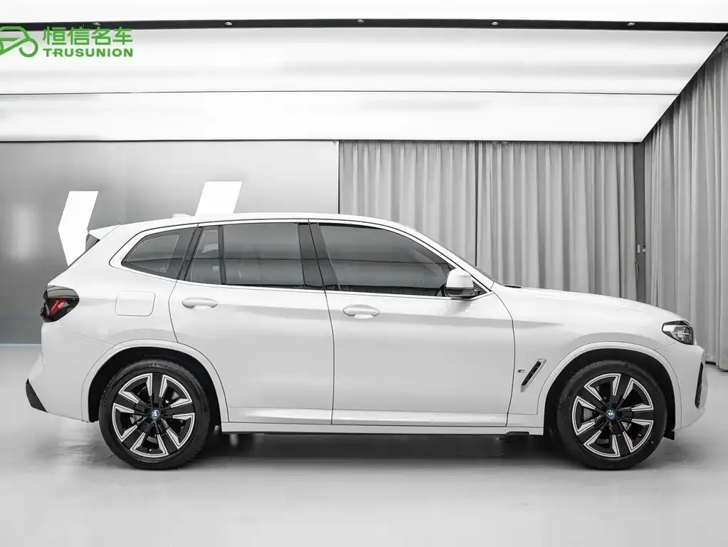 BMW iX3 — фото 2