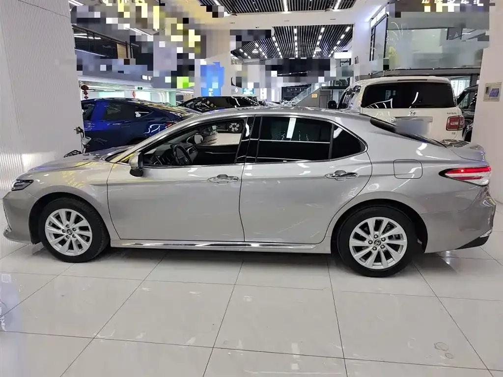 Toyota Camry 2023 из CN, фото 2