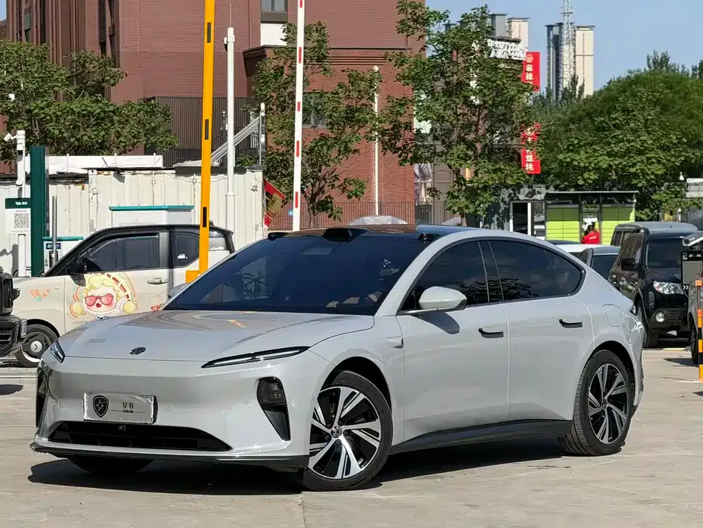 NIO ET5