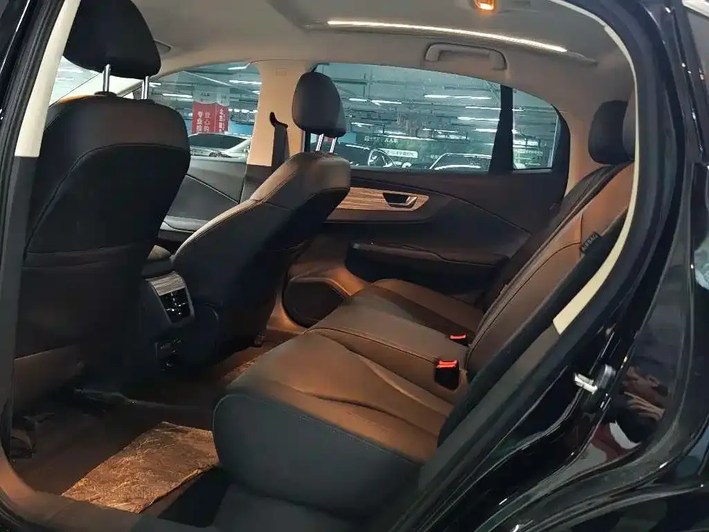 Hongqi E-QM5 — фото 10