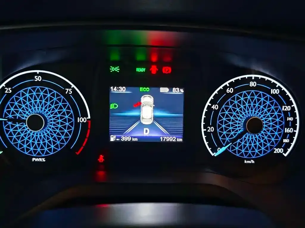 Hongqi E-QM5 — фото 9