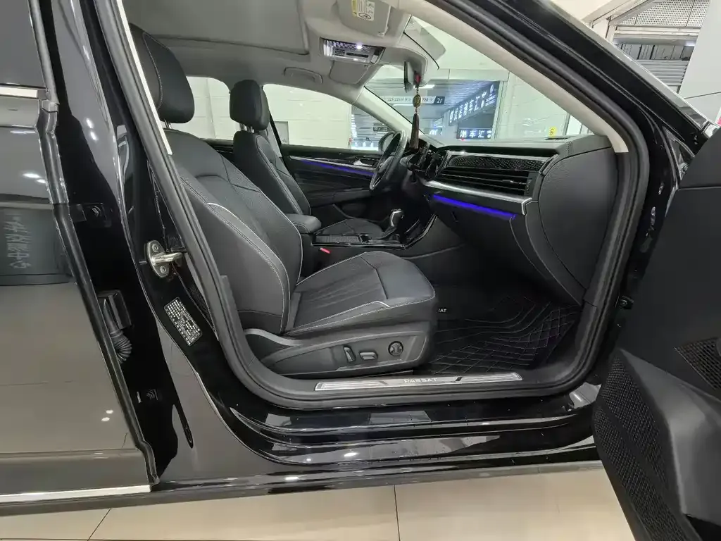 Volkswagen Passat 2023 из CN, фото 7