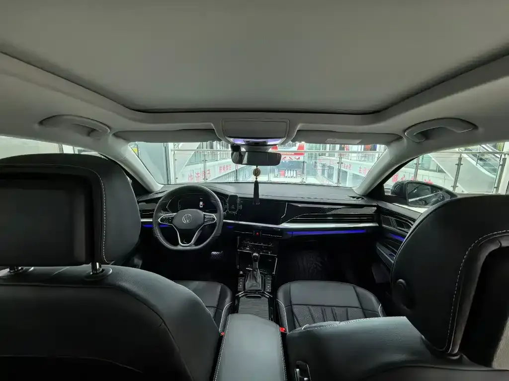 Volkswagen Passat 2023 из CN, фото 2
