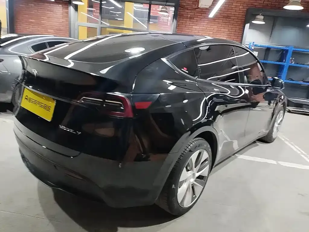 Tesla Model Y — фото 8