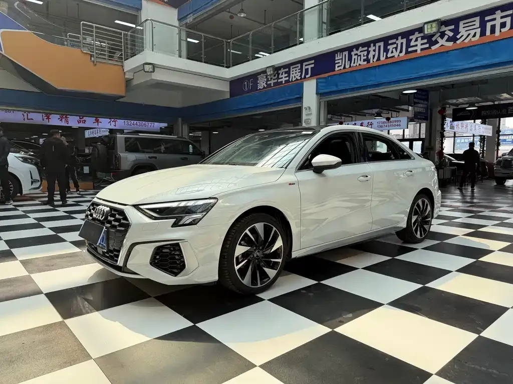 Audi A3 2023 из CN, фото 1