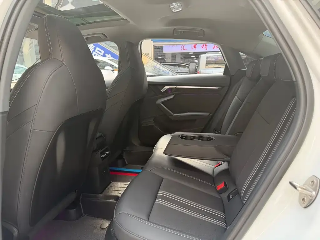 Audi A3 2023 из CN, фото 2
